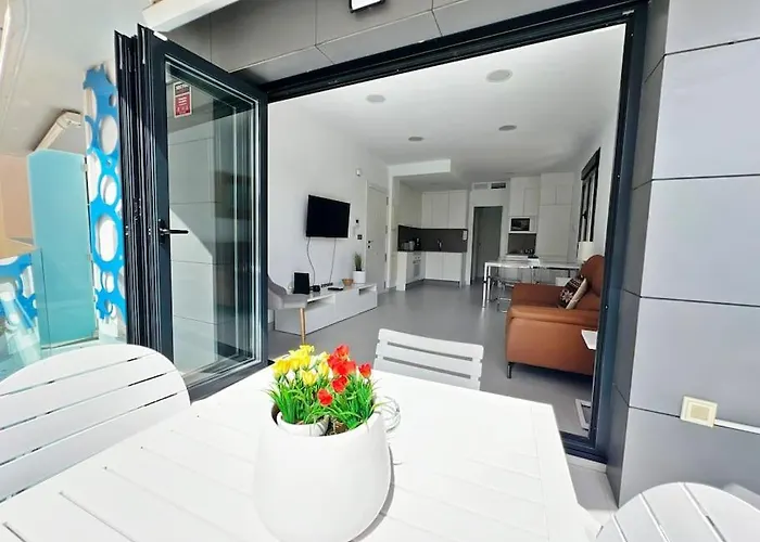 Luxury & New Apartment With Pool II