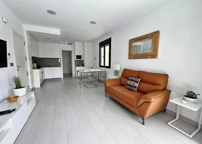 Luxury & New Apartment With Pool II